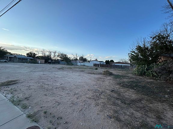 4th image of 2406 W Lea St
