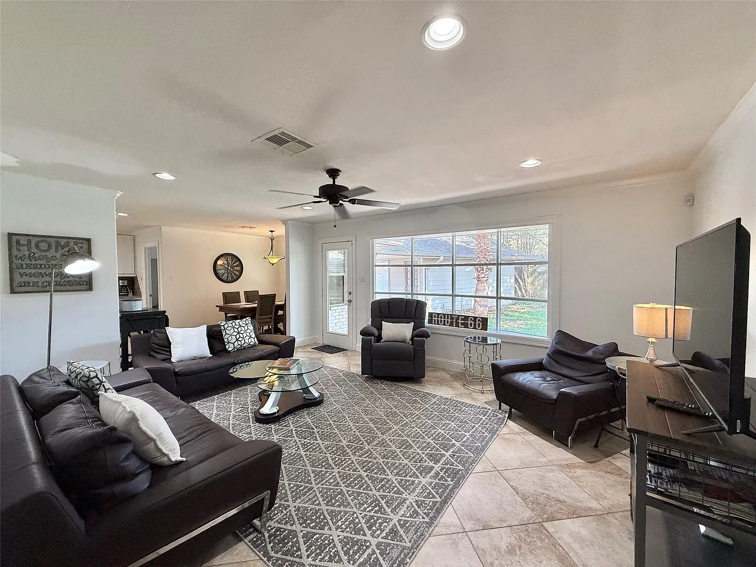 4 bed, 2.0 bath, 2268 sqft, $3,850 — Photo 2