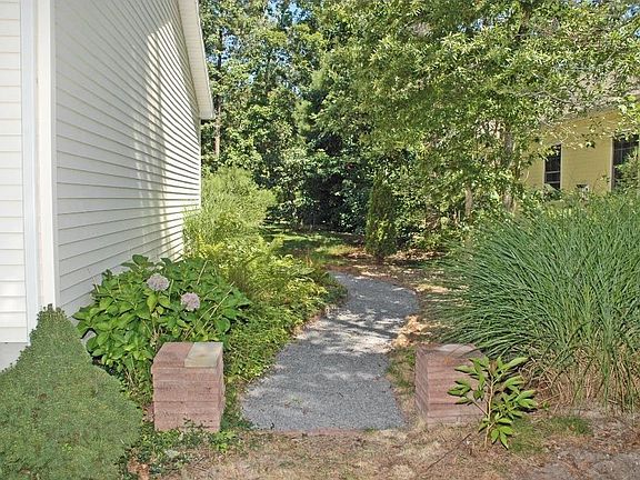 4th image of 36 Lake Shore Dr