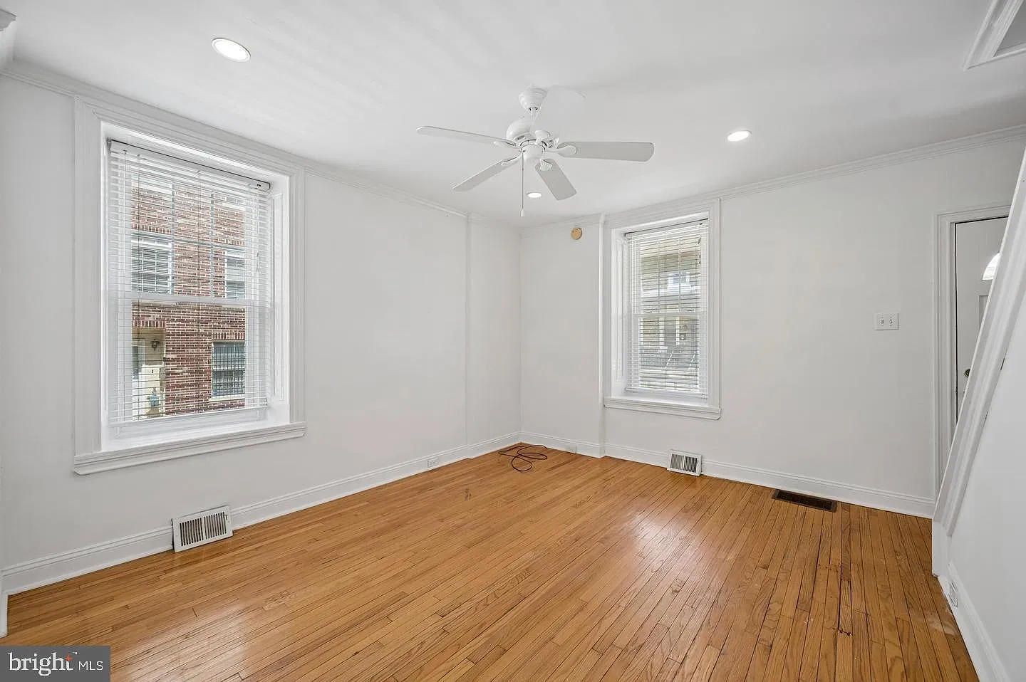 4 bed, 2.5 bath, 2200 sqft, $3,650 — Photo 4