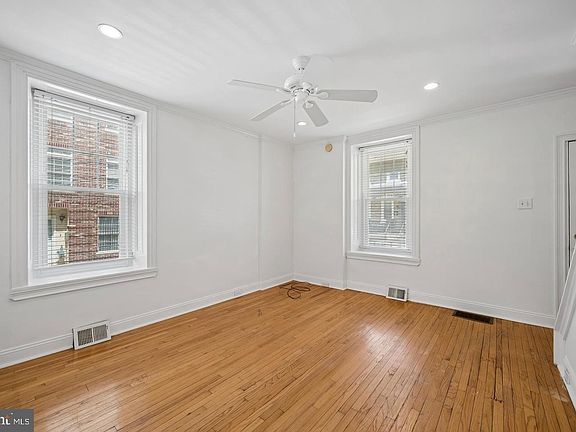 4th image of 447 Dupont St