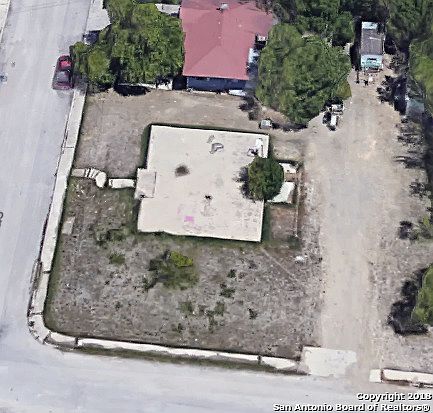 3rd image of 320 N San Horacio Ave