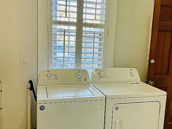 Washer dryer in kitchen 