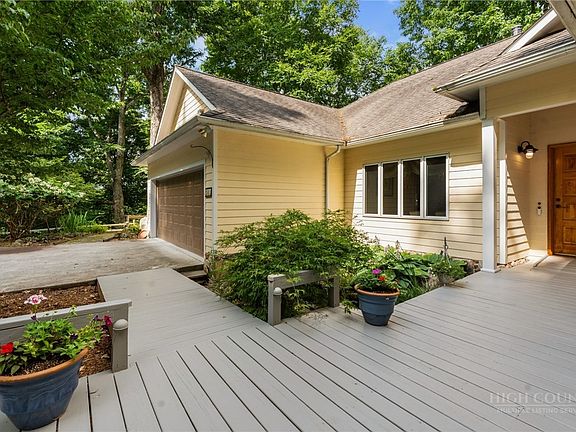 3rd image of 581 New Homestead Drive
