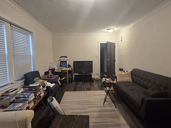 5th image of 5818 W Berteau Ave #1