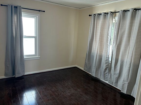 4th image of 577 1/2 N Windsor Blvd #3