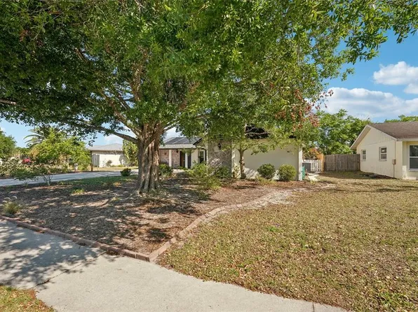 5728 Whistlewood Cir, Sarasota, FL 34232