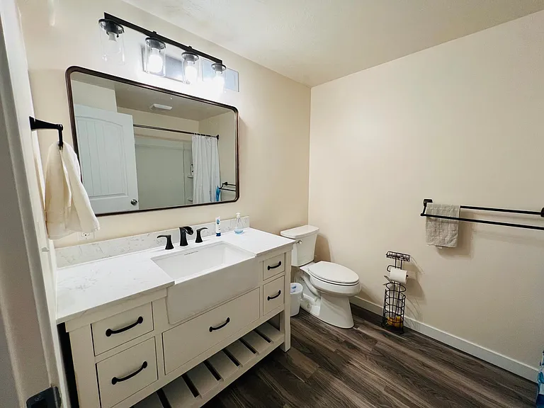483 N Commodore Ln — Photo 12