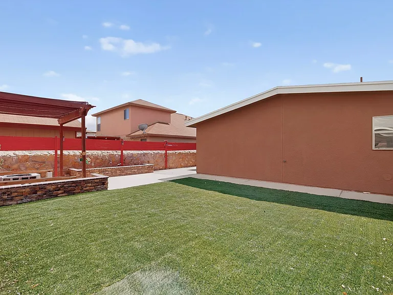 2304 Honey Dew St — Photo 36