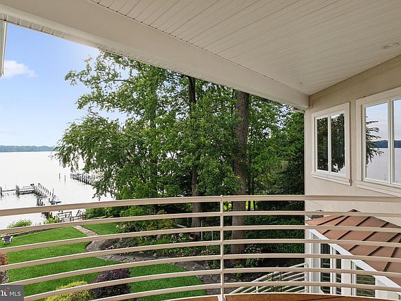 5th image of 922 Old County Rd