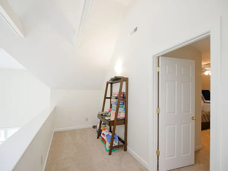 183 Herman Melville Ave — Photo 17
