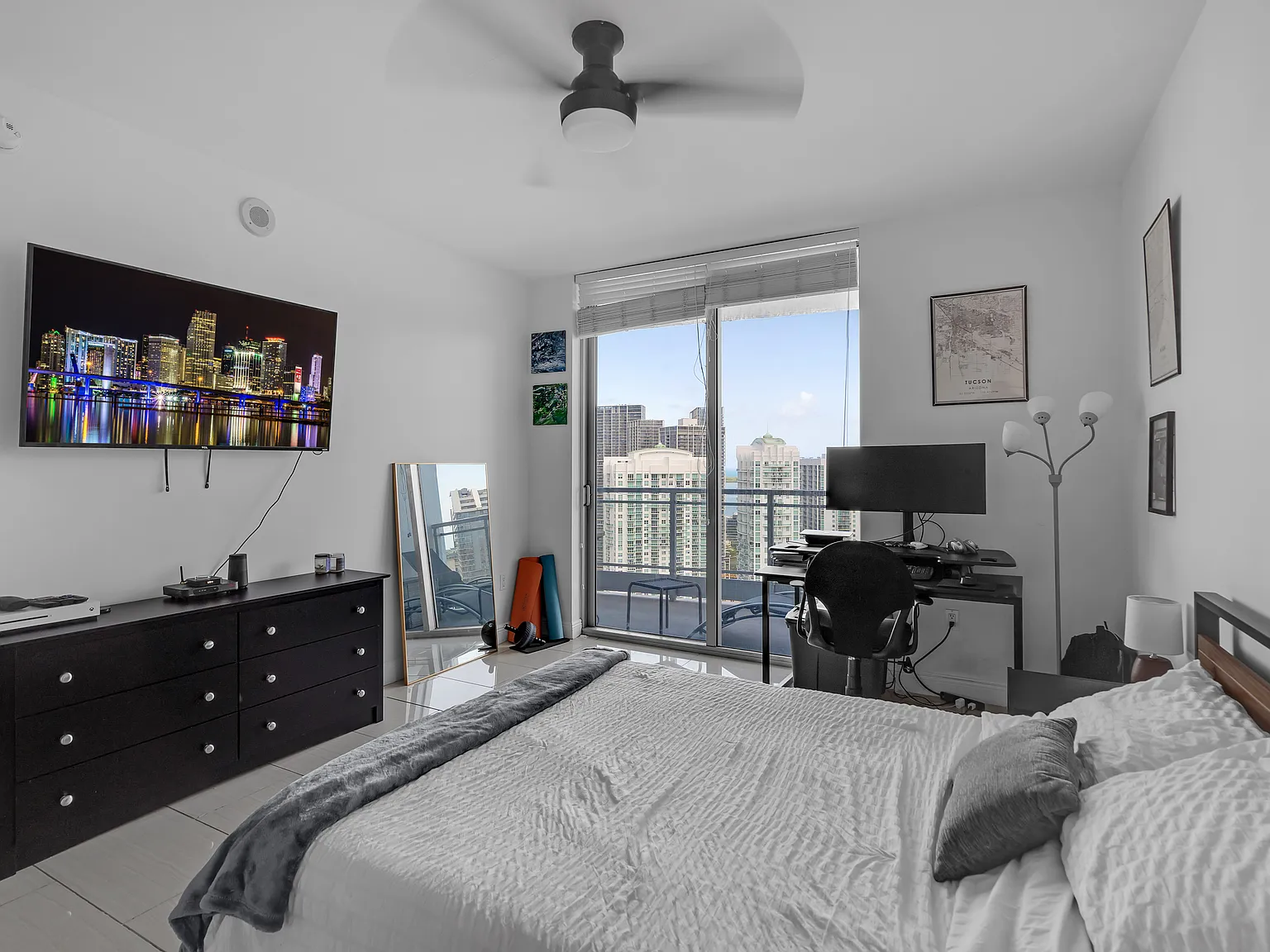 2 bed, 1114 sqft, $3,900 — Photo 4