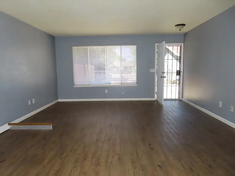 2530 W Mission Ct — Photo 2
