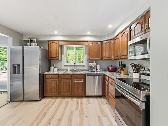 3rd image of 4 Thornridge Rd