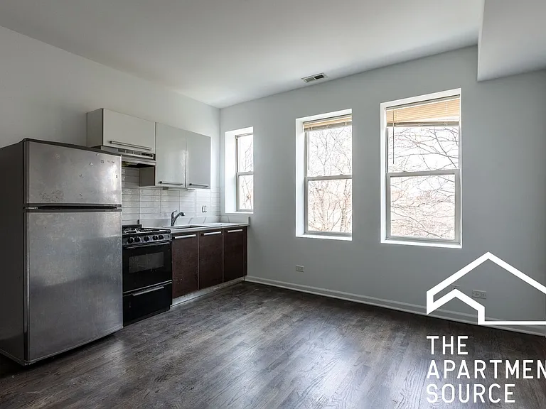 5054 N Winthrop Ave #201 — Photo 2