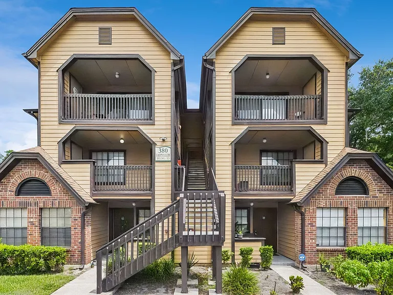 380 Lakepointe Dr #201 — Photo 2
