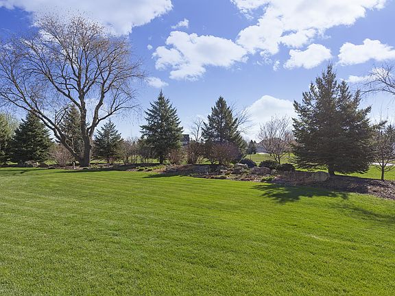 3rd image of 8851 Springwood Dr