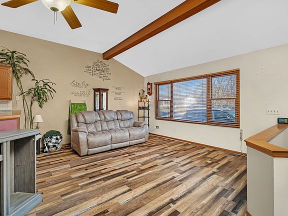 3rd image of 801 Phyllis Dr