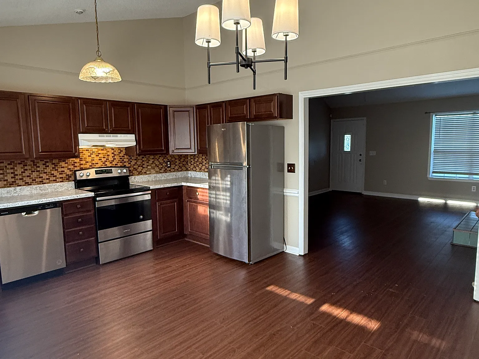 3 bed, 1209 sqft, $1,800 — Photo 3