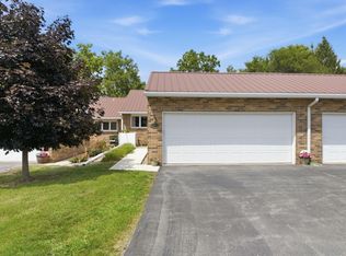 2015 Minnetonka Dr, Cedar Falls, IA 50613