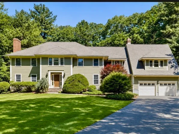 10 Donnelly Dr, Medfield, MA 02052