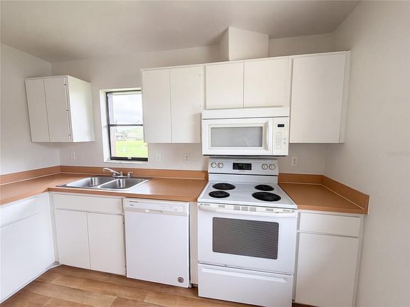 4th image of 6410 HERITAGE LANE