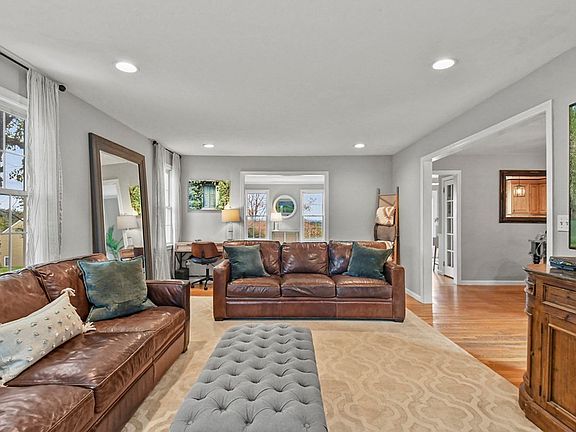 4th image of 26 Brentwood Dr