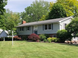 1301 Millcreek Run, Webster, NY 14580