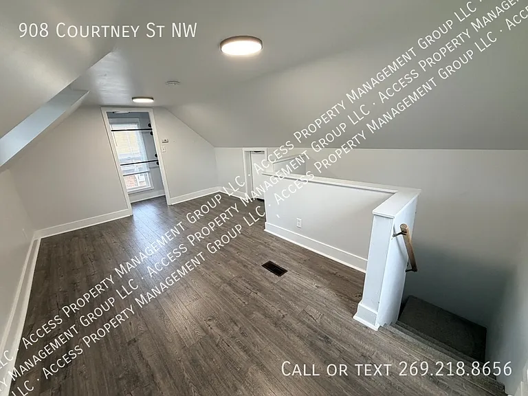 908 Courtney St NW — Photo 20