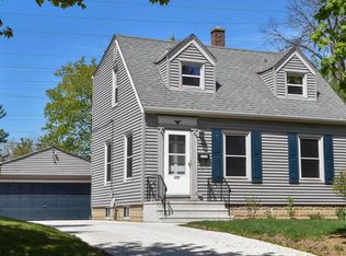 2555 S 99th St, West Allis, WI 53227