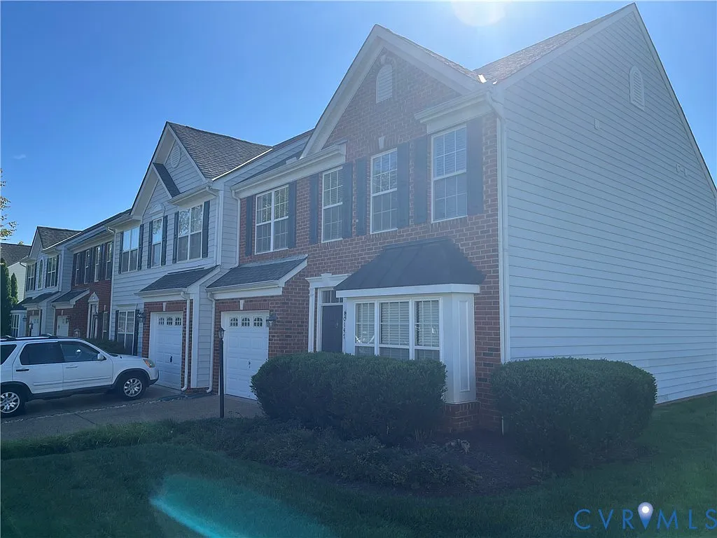 3 bed, 2.5 bath, 1952 sqft, $2,350 — Photo 3
