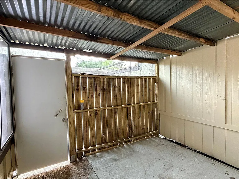 7202 S Dairy Ashford Rd — Photo 30