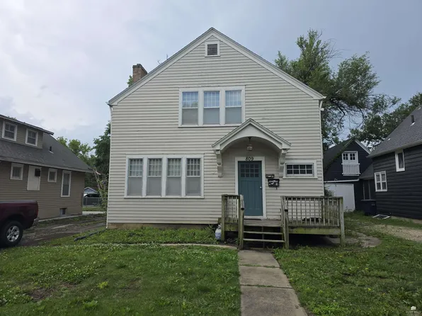 809 Bertrand St, Manhattan, KS 66502