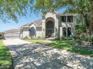6101 Raintree Dr, Pearland, TX 77584