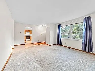 466 Delaware Ct — Photo 2