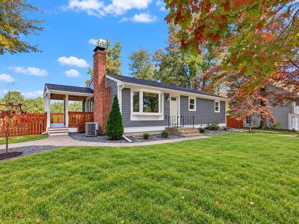 71 Oakridge Ave, North Attleboro, MA 02760