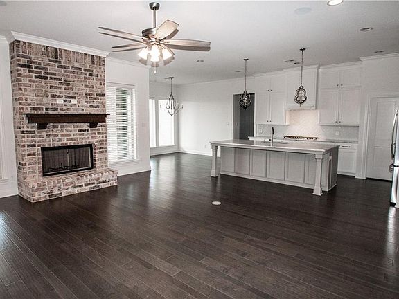 3rd image of 16018 Sorrento Dr