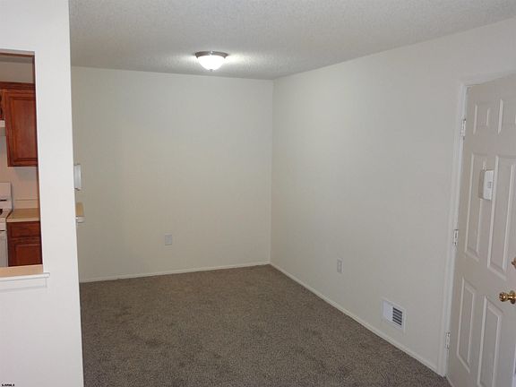 3rd image of 76 Iroquois Dr #76