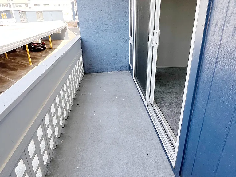 Otis Terrace Apartments — Photo 11