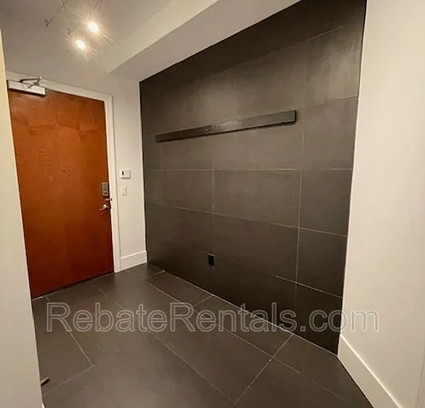 320 N 1st St #813 — Photo 3