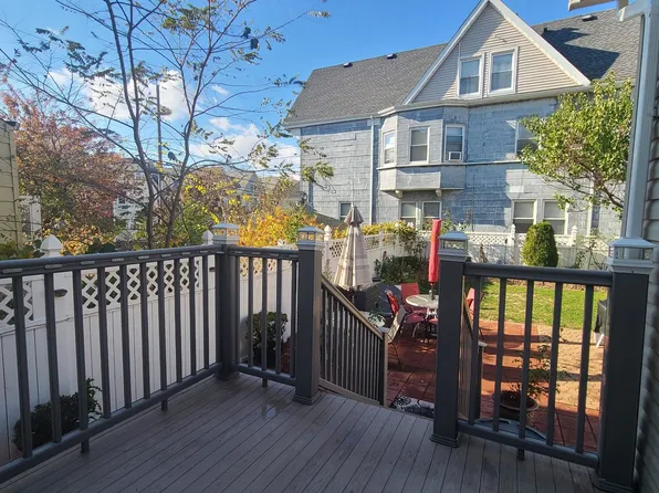 561 Avenue East image 10 of 36