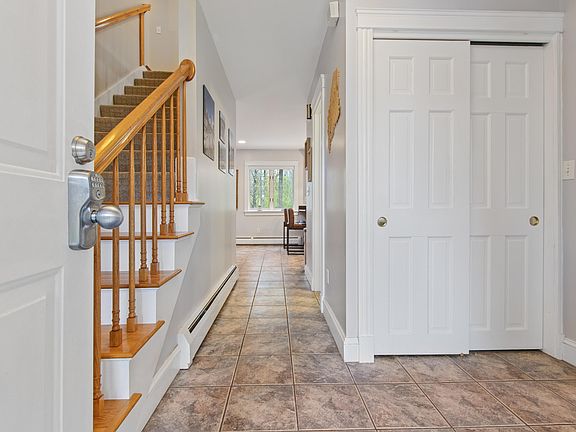 3rd image of 20 Ledgewood Drive