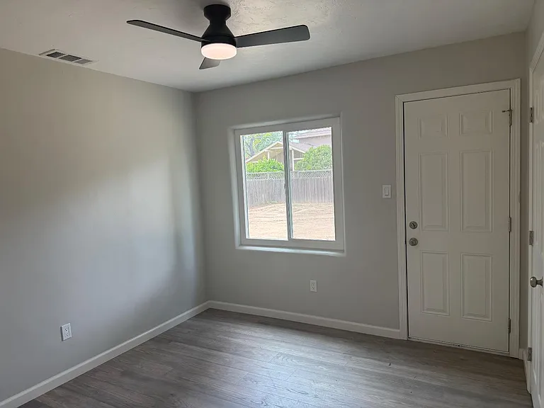 1328 College St — Photo 12