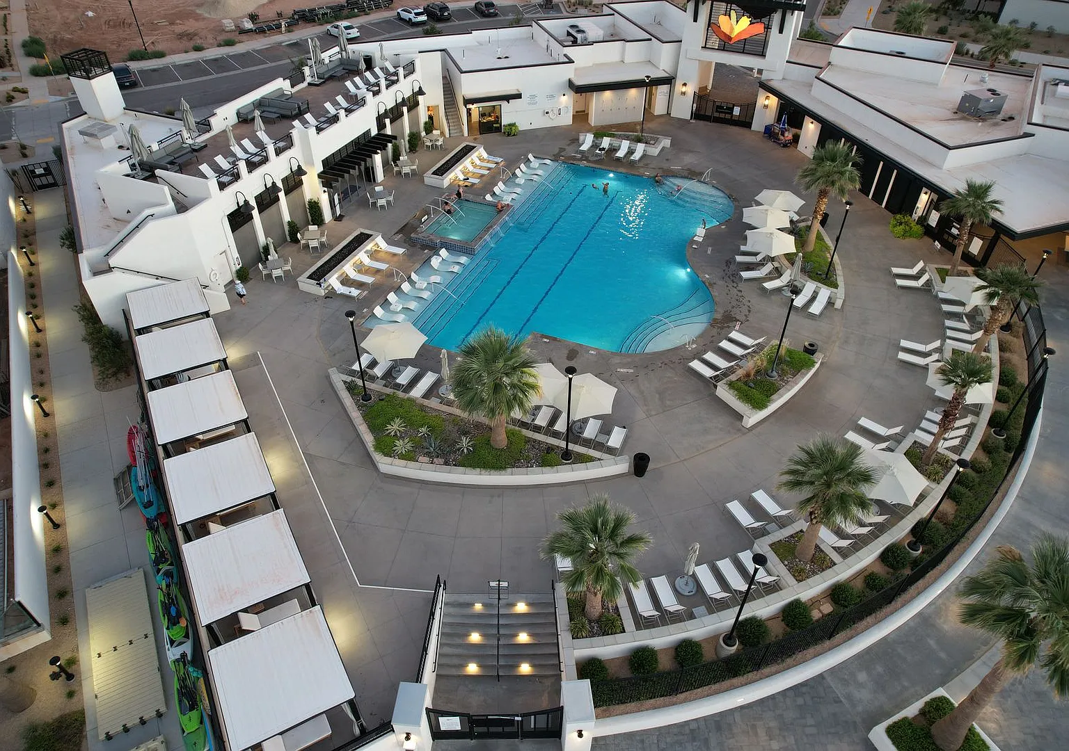 Amenities Galore! Desert Color 3 Bed townhome — Photo 4
