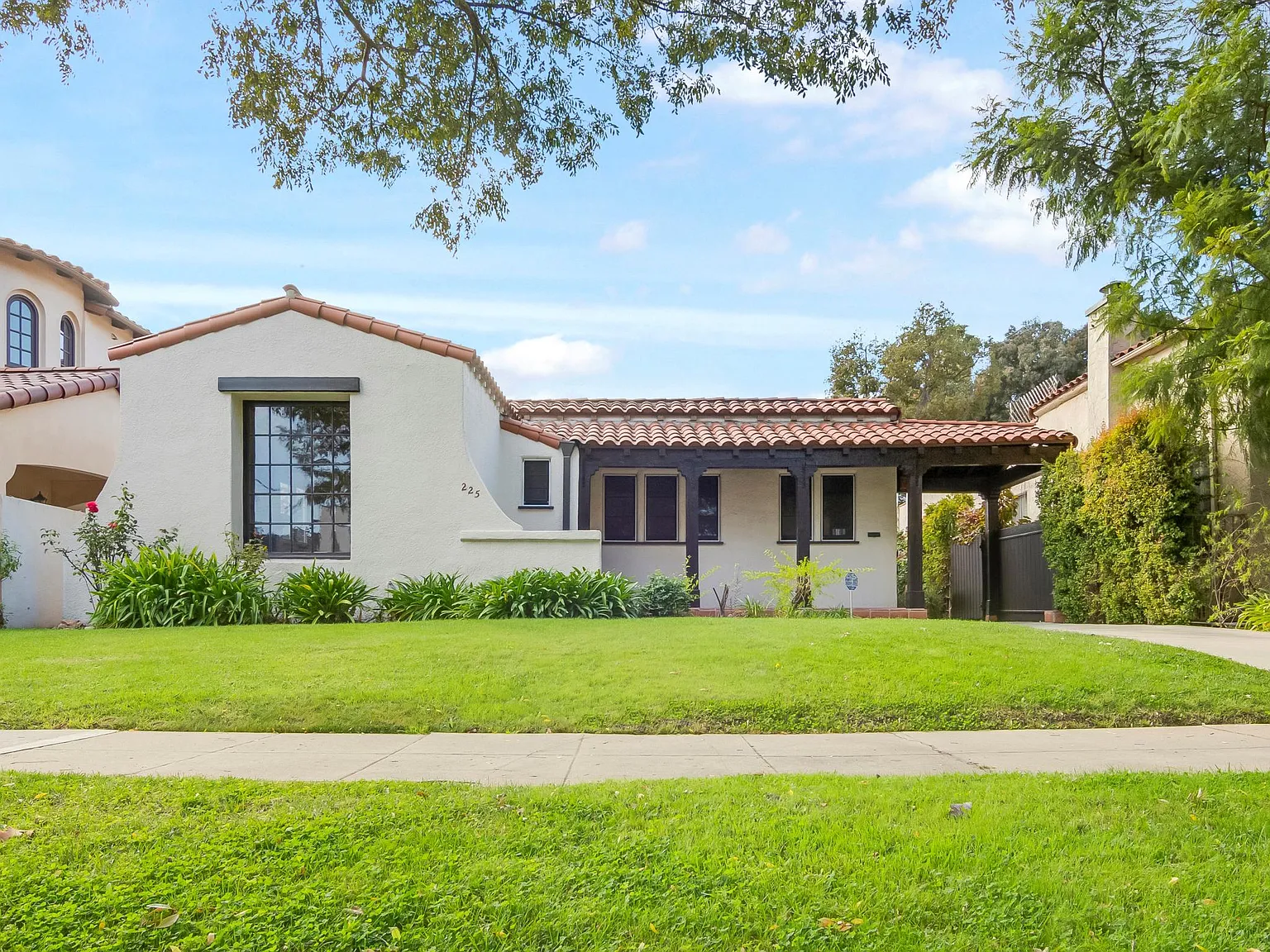 3 bed, 1600 sqft, $8,250 — Photo 2