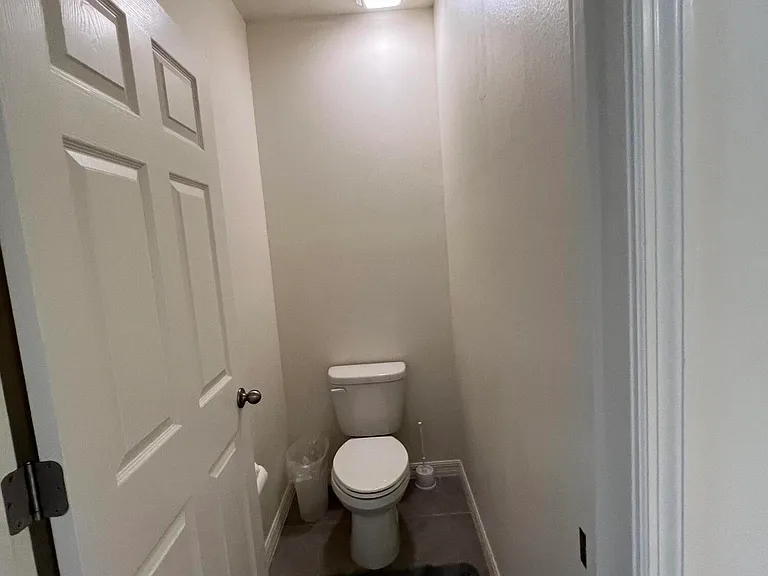 976 Trinity St — Photo 32