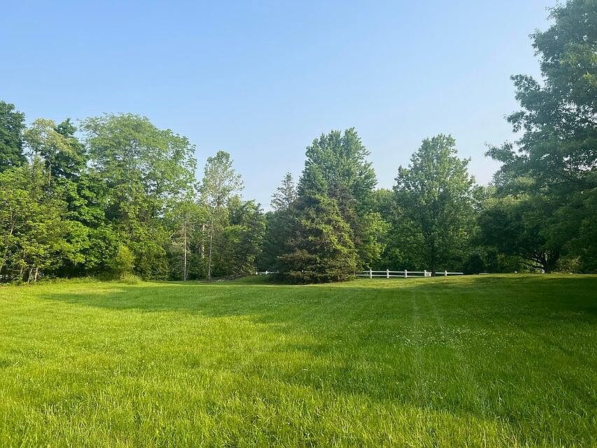 1st image of 640 Old Pond Ln