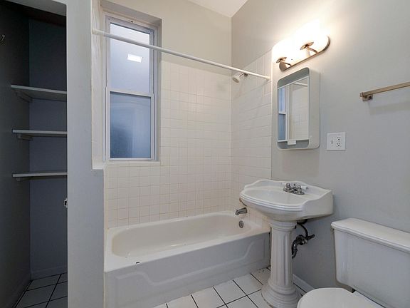 4th image of 1348 N Artesian Ave