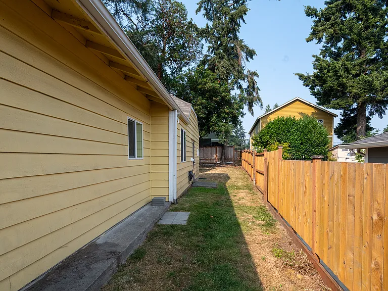 10261 Occidental Ave S — Photo 13