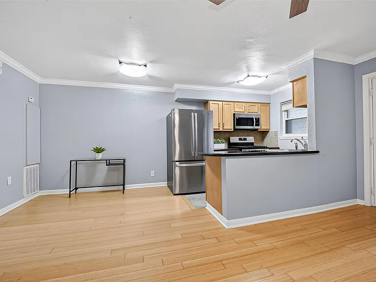 1404 Welch St #7 — Photo 2